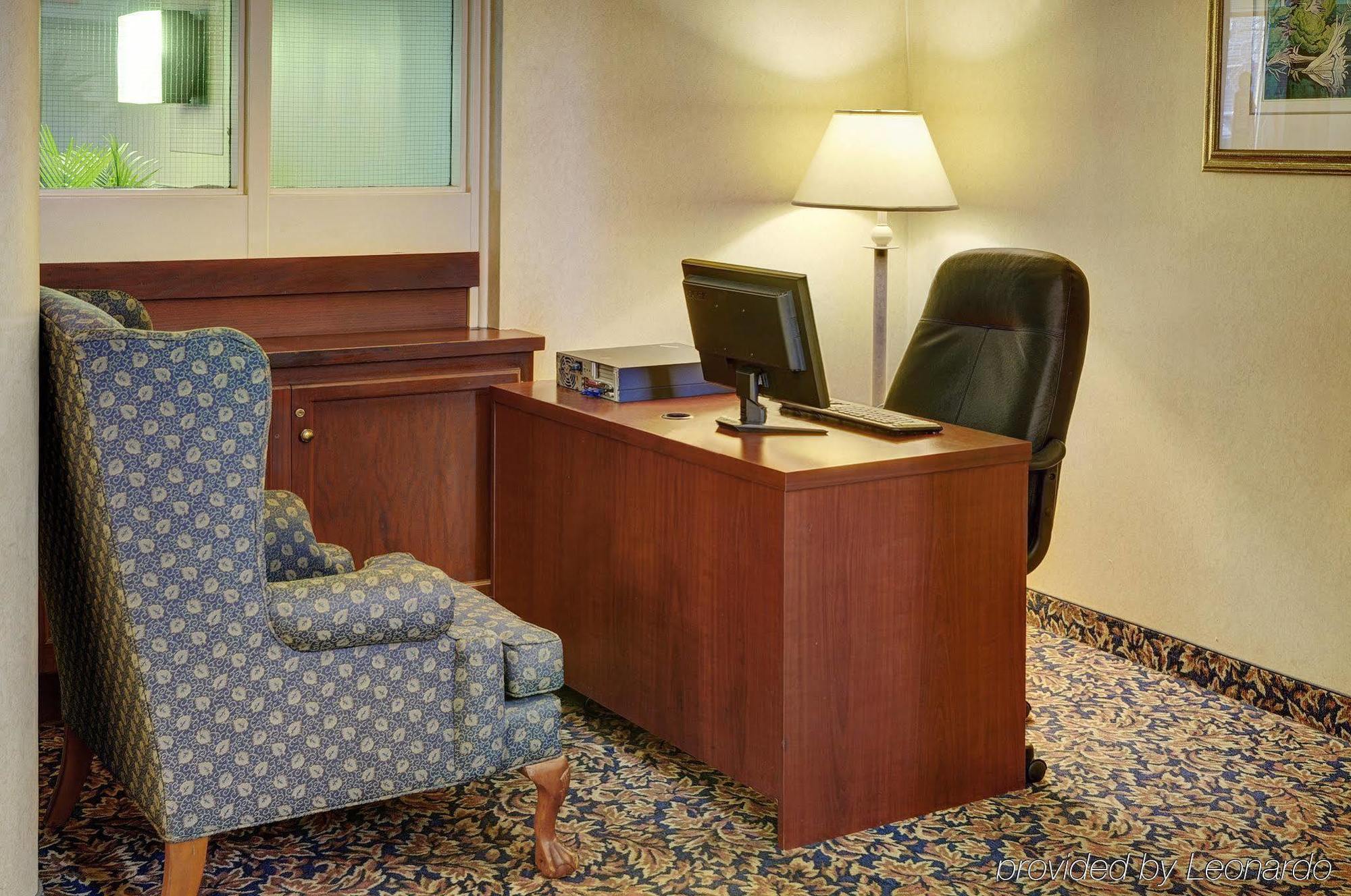 Holiday Inn Express Windsor Waterfront By Ihg Екстер'єр фото