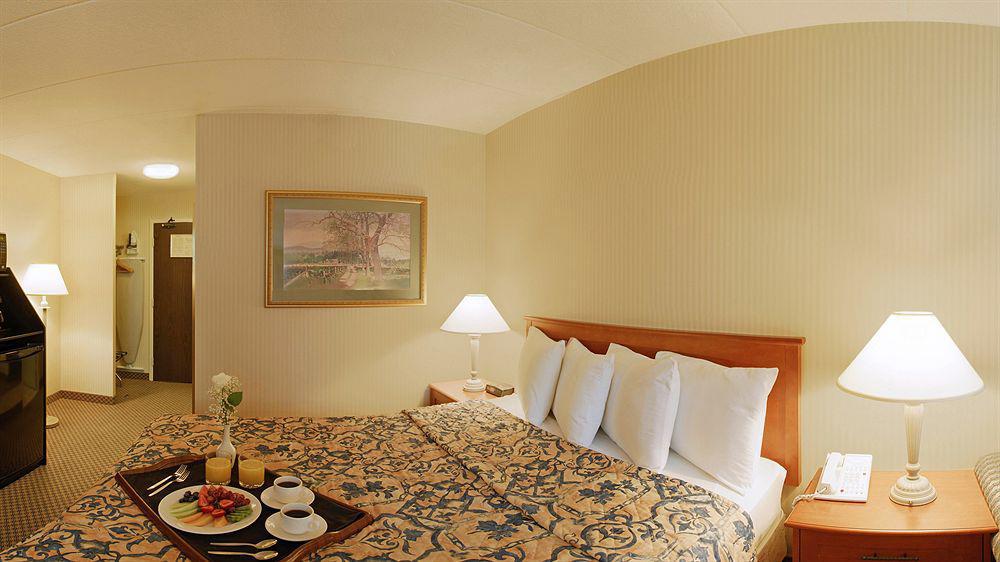 Holiday Inn Express Windsor Waterfront By Ihg Екстер'єр фото